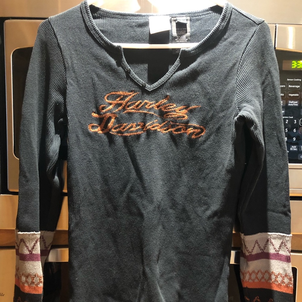 Women’s Harley Davidson long sleeve shirt. Small but fits like medium.